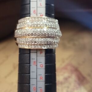 Elegant 10 kt  Diamond Gold Women's Ring